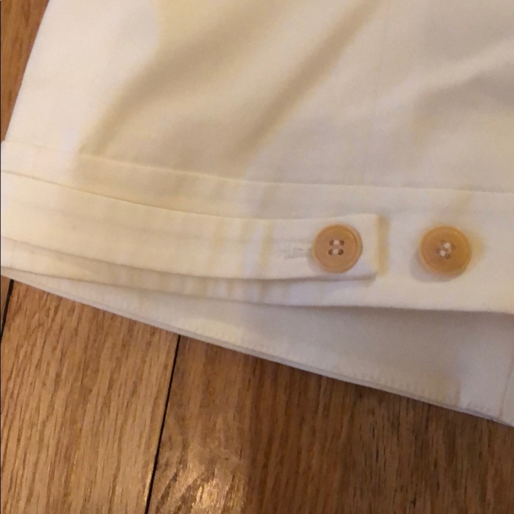 Beautiful Ann Taylor White Blazer - Picture 4 of 7